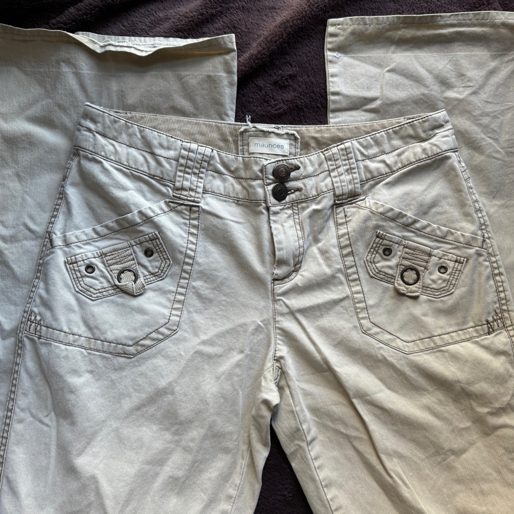 Tam and cream low-rise flare jeans with cute pockets